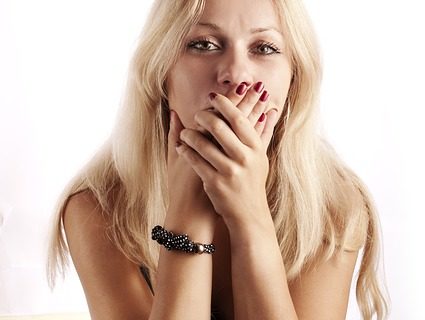 Hausmittel gegen ständiges Aufstoßen – Welche helfen wirklich?