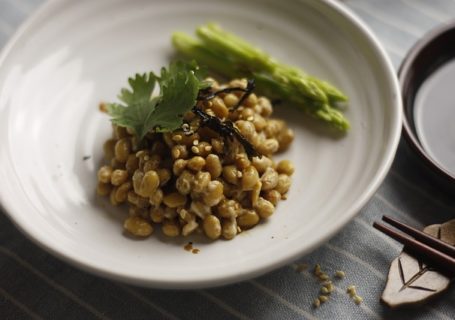 Nattokinase – Nebenwirkungen, Dosierung & Wirkung