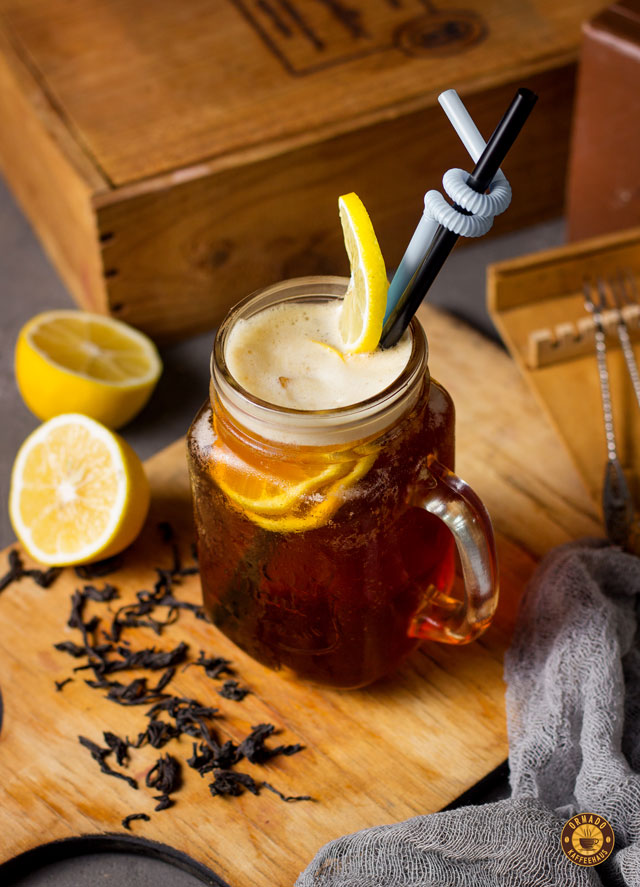 Getränk mit Zitrone im Ormado Kaffeehaus