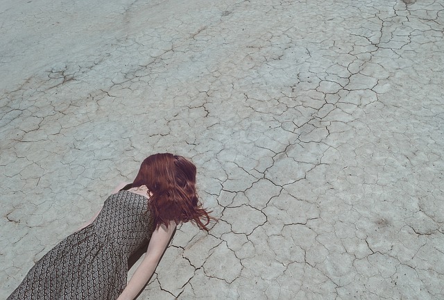 Trockene Haare – Anzeichen, Ursachen und Pflege