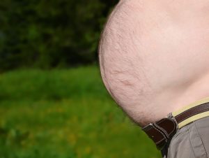 Wassereinlagerung im Bauch – Ursachen, Risiken und Symptome