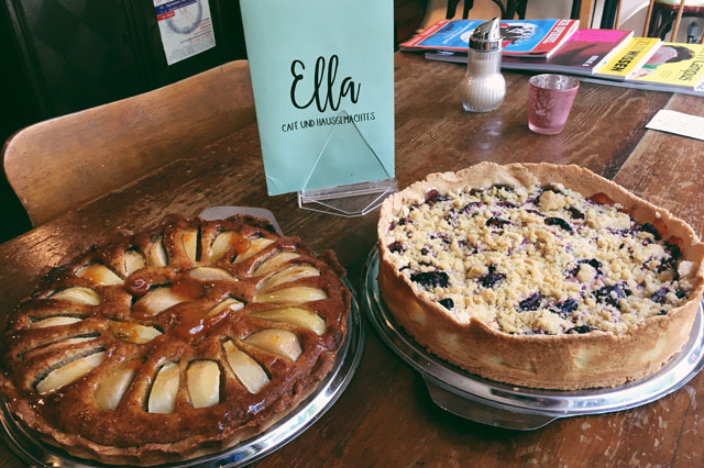 Zwei beliebte Torten im Café Ella in Berlin