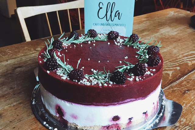 Fruchtige Torte im Café Ella in Berlin